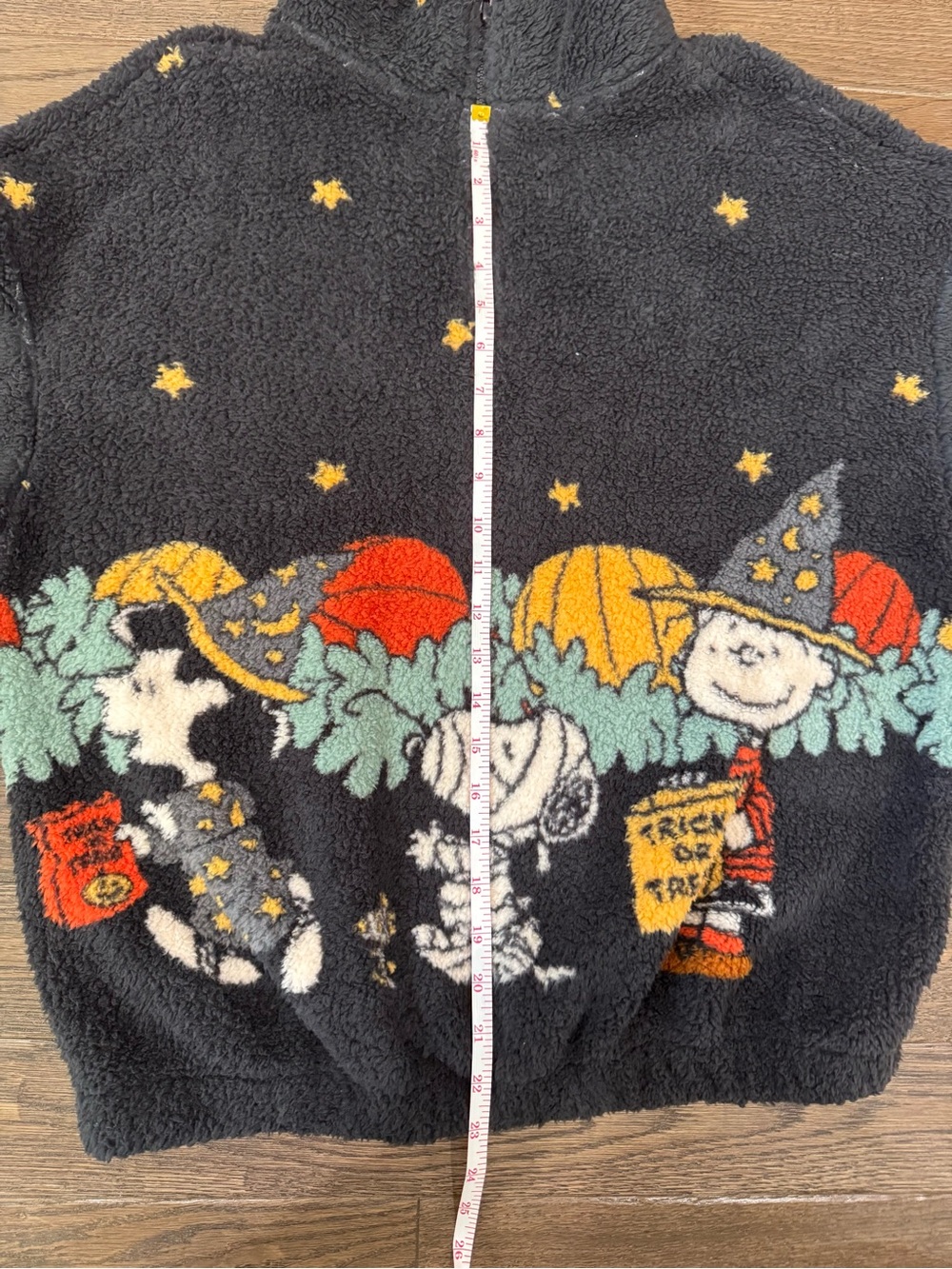 Size SMALL Peanuts Halloween juniors Sherpa quarter zip NWT - Picture 6 of 10